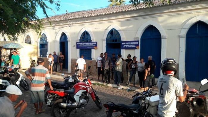 Ex-prefeito João Félix troca socos em bar na Praça Bona Primo - Imagem 3