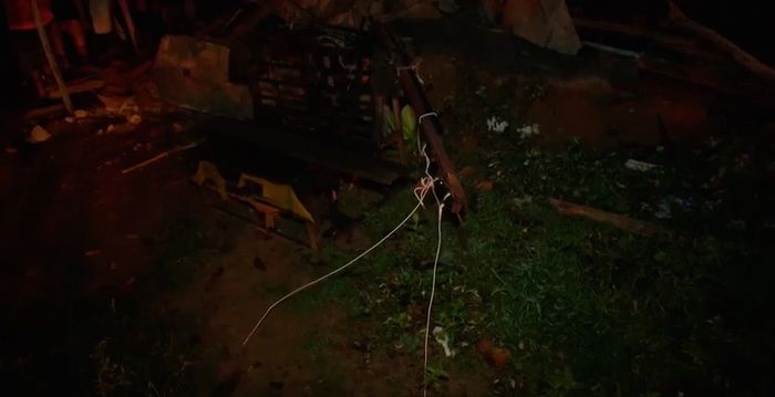 Casa desaba após fortes chuvas (Crédito: Reprodução)