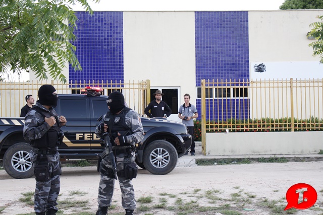 Condução do preso para a penitenciária de Parnaíba (Crédito: Reprodução/Tribuna de Parnaíba)