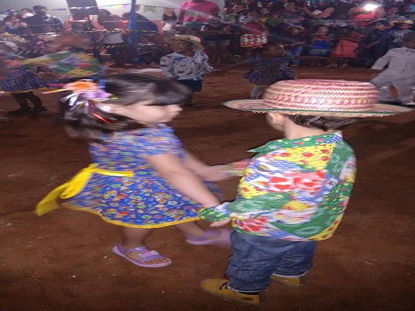 escolinha Tia Loura e Maternal realizam quadrilha com crianças - Imagem 2