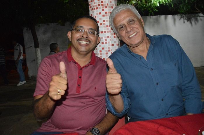 Ex atleta Roberto Dinamite e amigos é recepcionado com um jantar  - Imagem 12