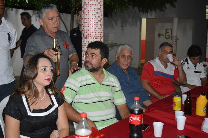 Ex atleta Roberto Dinamite e amigos é recepcionado com um jantar  - Imagem 11