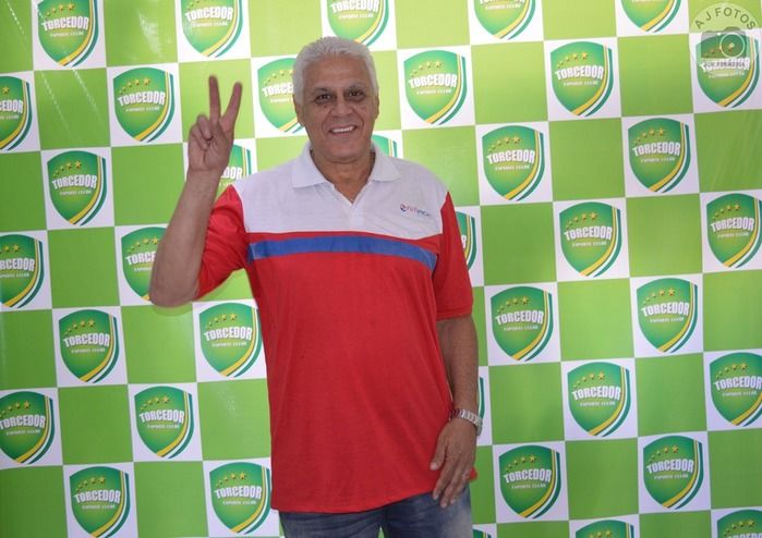 Fotos e autógrafos fizeram alegria dos fãs de Roberto Dinamite - Imagem 33