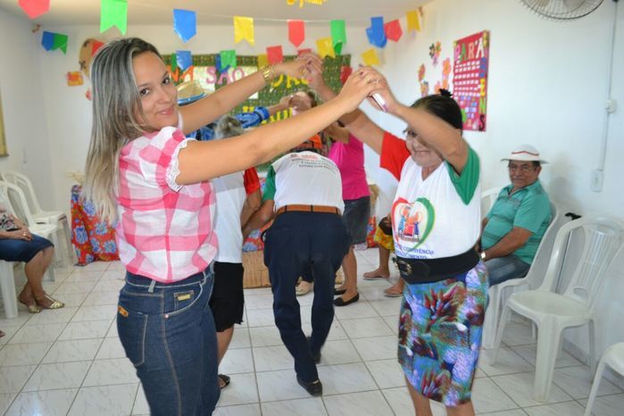 CRAS realiza festa junina para idosos do grupo Viva Idade - Imagem 16