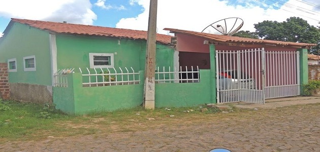 Imóvel com amplo terreno à venda no Bairro Santa Fé