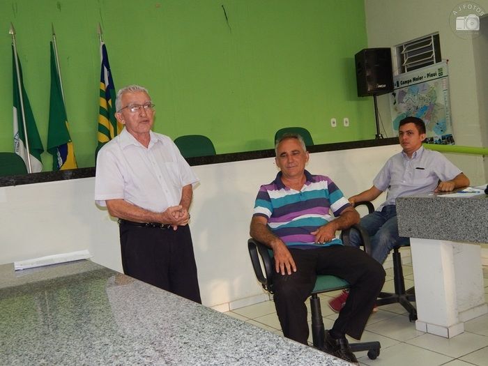 Diretor se reúne e discute sobre contrato de compromisso com equipe - Imagem 8