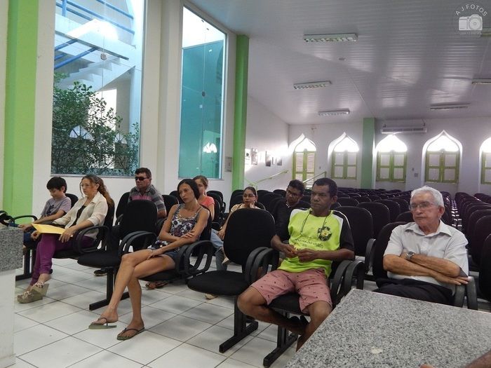 Diretor se reúne e discute sobre contrato de compromisso com equipe - Imagem 7