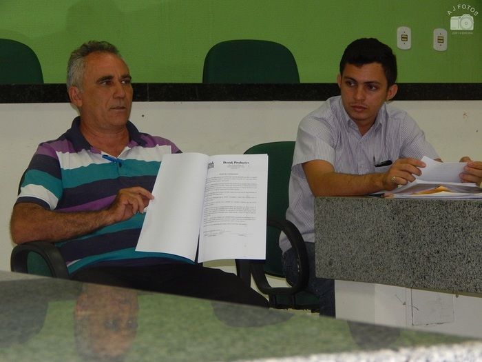 Diretor se reúne e discute sobre contrato de compromisso com equipe - Imagem 6