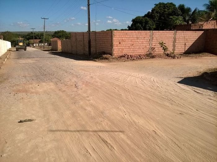 Prefeitura de Redenção constrói e recupera trechos de calçamentos - Imagem 1