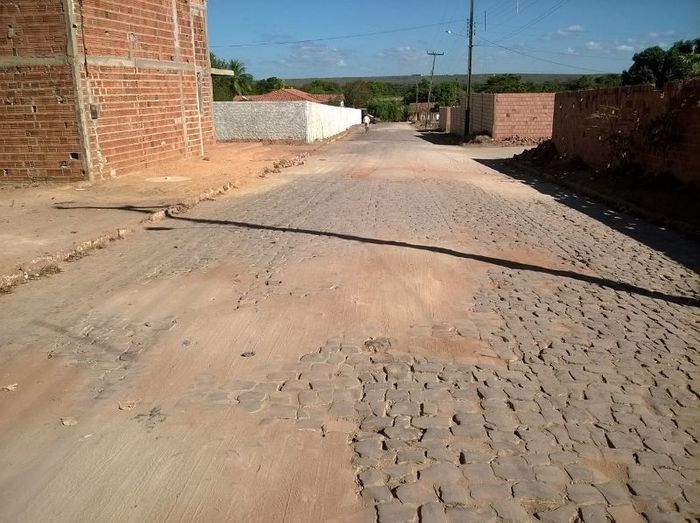 Prefeitura de Redenção constrói e recupera trechos de calçamentos - Imagem 2