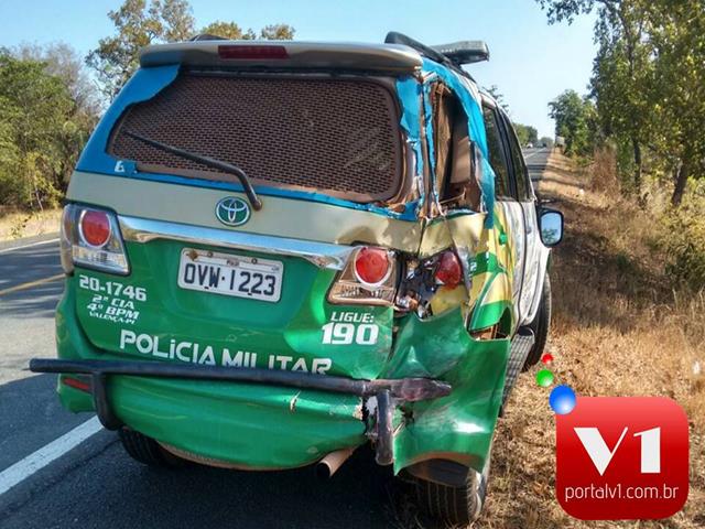 Viatura da PM de Valença bate em ônibus na BR 316 - Imagem 1