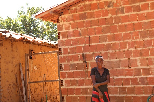 Residência de Dona Das Dores, antes e depois. (Crédito: José Carlos da Silva)