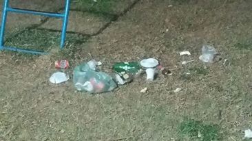 Parquinho publico sendo alvo de ações de vandalismo - Imagem 1