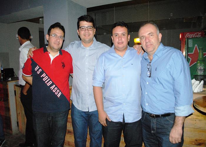 Banda Retrôp2 surpreende público com apresentação na boate Casarão  - Imagem 9