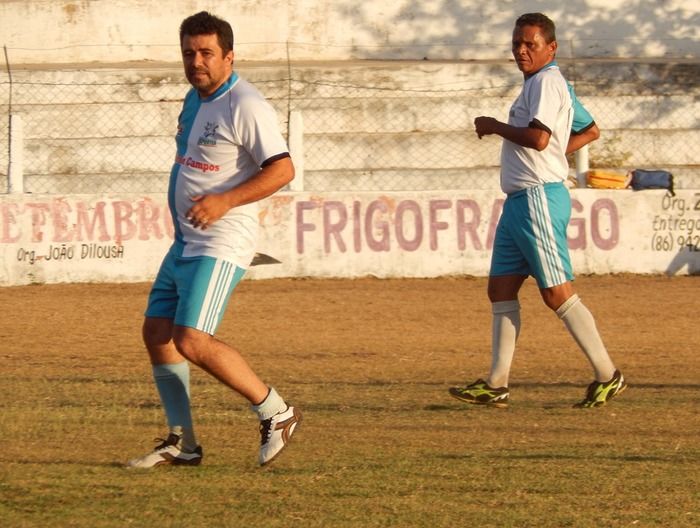 Mauro Galvão esteve com adolescentes e jogou com veterano. - Imagem 39