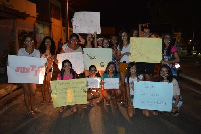 Jovens fazem manisfestarão, clamando por mais segurança e justiça. - Imagem 6