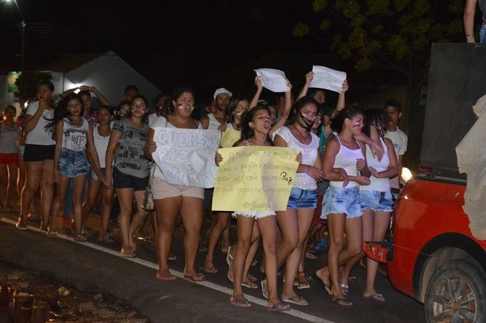 Jovens fazem manisfestarão, clamando por mais segurança e justiça. - Imagem 10