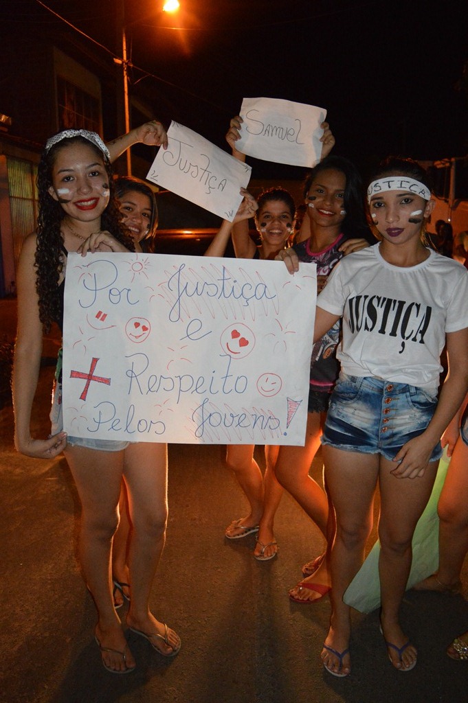 Jovens fazem manisfestarão, clamando por mais segurança e justiça. - Imagem 8