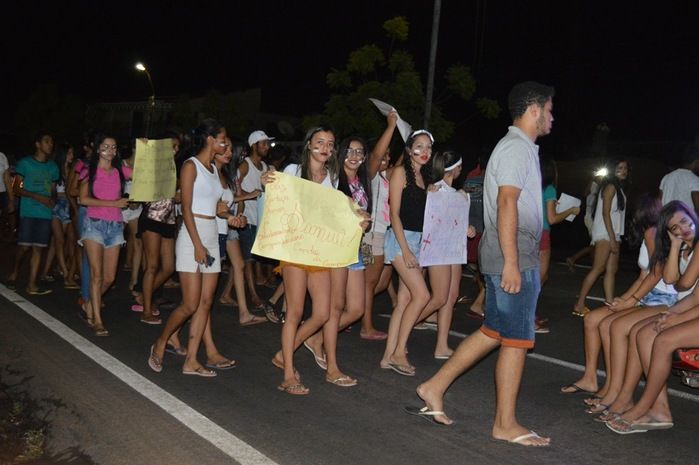 Jovens fazem manisfestarão, clamando por mais segurança e justiça. - Imagem 2
