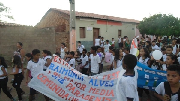 Para comemorar nota do IDEB alunos participam de caminhada  - Imagem 8