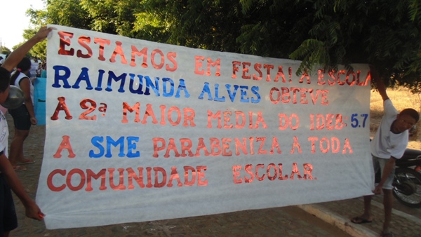 Para comemorar nota do IDEB alunos participam de caminhada  - Imagem 1