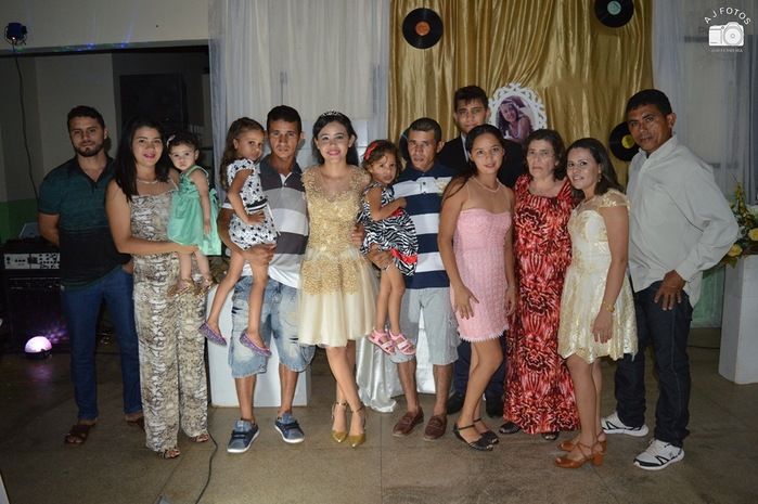 Família realiza aniversário de 15 anos para Taynara - Imagem 27