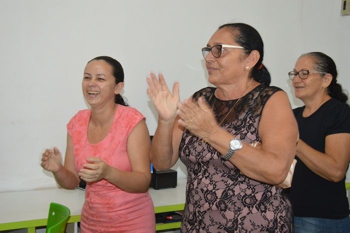 Equipe recepciona prefeito Moisés com um bolo surpresa - Imagem 7