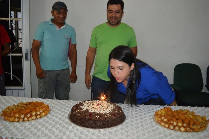 Equipe recepciona prefeito Moisés com um bolo surpresa - Imagem 11