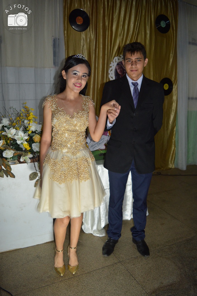 Família realiza aniversário de 15 anos para Taynara - Imagem 15