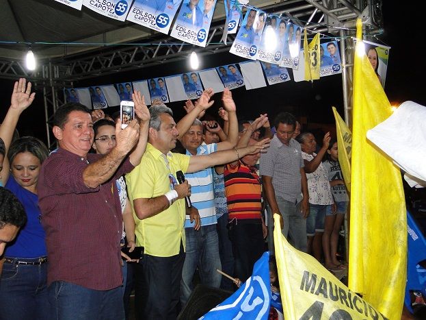 Capote arrasta multidão em grande comício no bairro Matadouro - Imagem 2