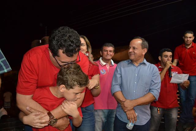 Venicio do Ó abre comitê com arrastão popular em Pimenteiras - Imagem 17