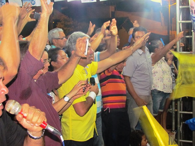 Capote arrasta multidão em grande comício no bairro Matadouro - Imagem 8