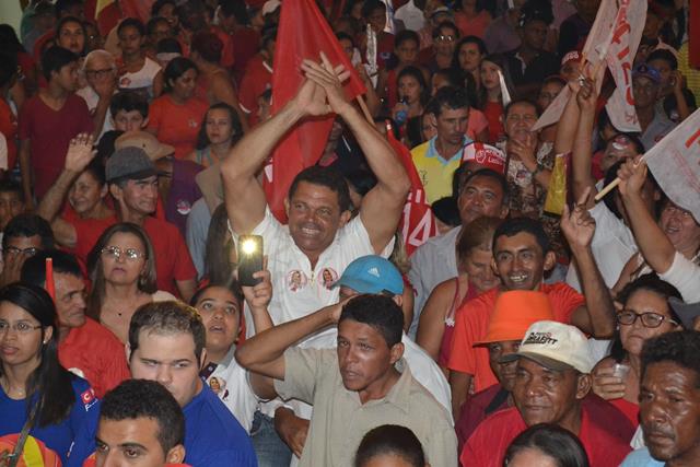 Venicio do Ó abre comitê com arrastão popular em Pimenteiras - Imagem 12