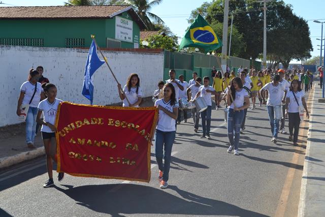 Atletas da Escola Amando Lima realizam desfile em Valença  - Imagem 9