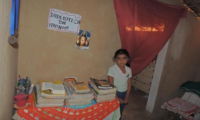 Higino Filho doa prateleiras para a biblioteca da Aninha - Imagem 10