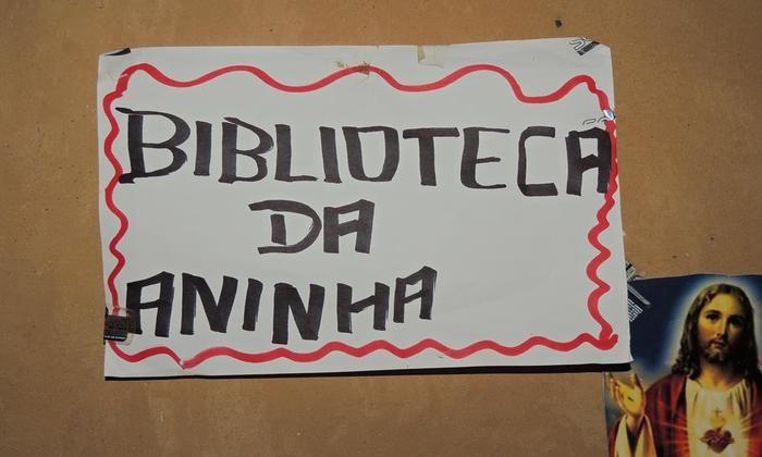 Higino Filho doa prateleiras para a biblioteca da Aninha - Imagem 11