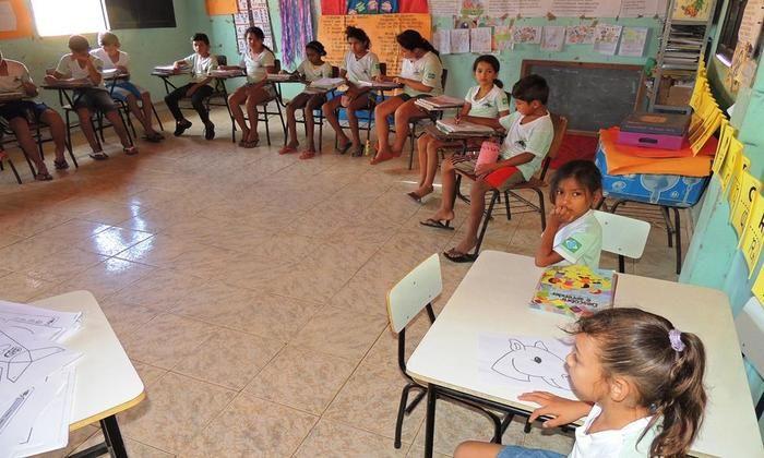 Higino Filho doa prateleiras para a biblioteca da Aninha - Imagem 4