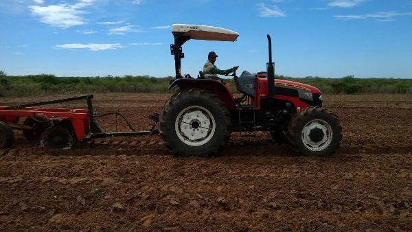 Prefeitura começa aração de terras para produtores rurais - Imagem 9