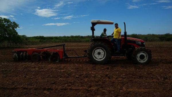 Prefeitura começa aração de terras para produtores rurais - Imagem 7