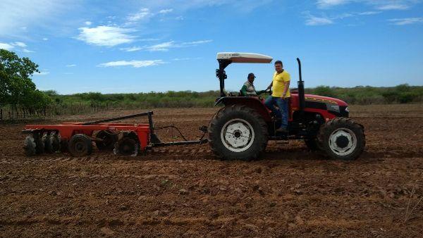 Prefeitura começa aração de terras para produtores rurais - Imagem 10