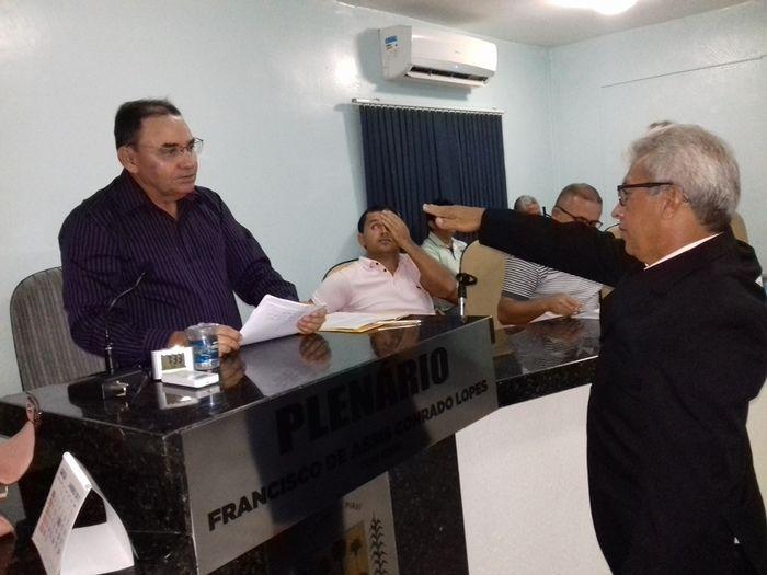 Vereador Toinho de Quincas toma posse em Dom Expedito Lopes. - Imagem 19