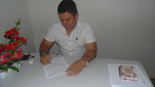 prefeito começa seus trabalhos visitando obras em Santo Inácio      - Imagem 2