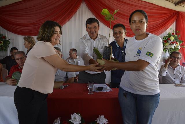 Governador Wellington Dias visita Valença, Pimenteiras e Lagoa do S - Imagem 40