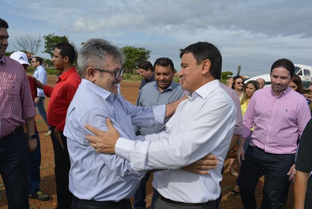 Governador Wellington Dias visita Valença, Pimenteiras e Lagoa do S - Imagem 2