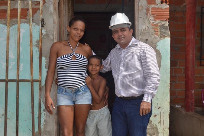 Prefeitura faz calçamento e constrói casas no Bairro Cariri - Imagem 3