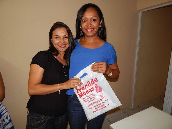 Equipe preparou bolo surpresa para colega de trabalho. - Imagem 2