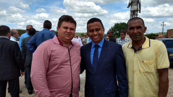 Prefeito de Santo Inácio Tairo participa de solenidade em Oeiras - Imagem 2