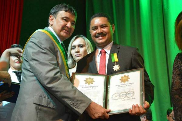 Vereador Carlos Aberto recebe medalha do mérito renascença - Imagem 1