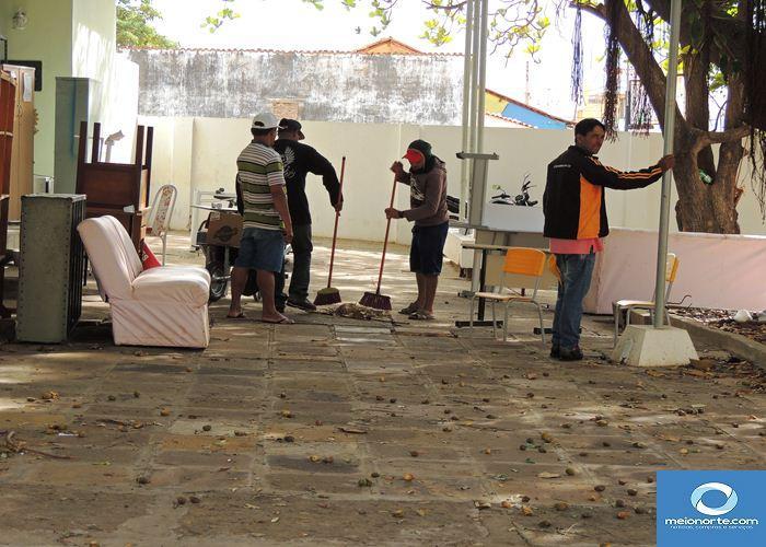 Trabalho emergencial na limpeza da cidade já teve início   - Imagem 3