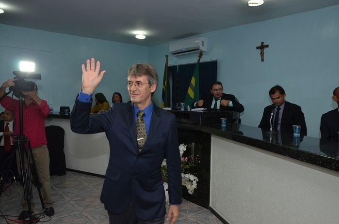 Prefeito Valmir Barbosa toma posse em Dom Expedito Lopes. - Imagem 58